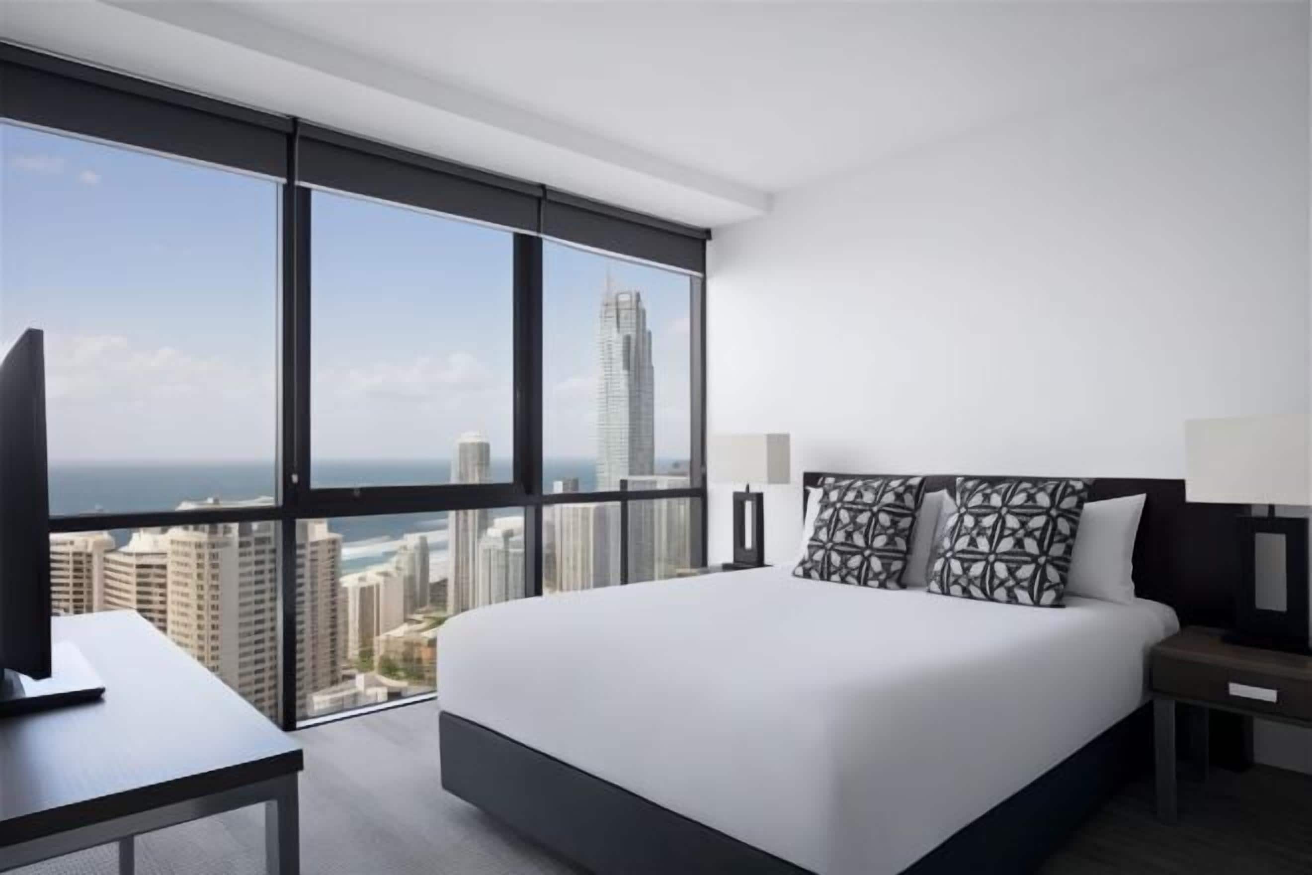 객실 내 금고, 각각 다른 스타일의 인테리어, 각각 다르게 가구 비치, 책상