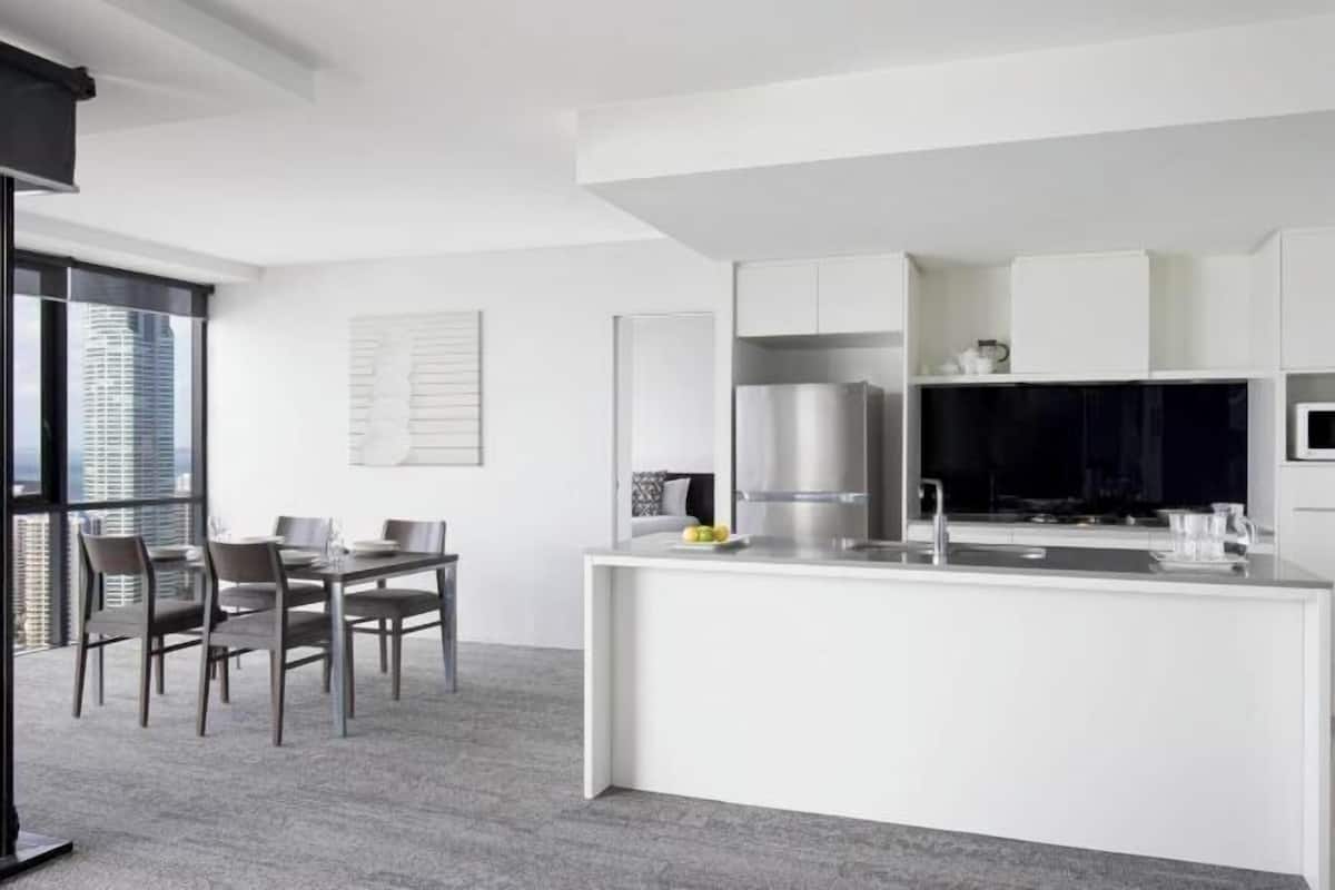 Private kitchen | Fridge, microwave, stovetop, dishwasher
