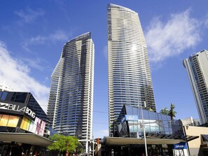 Exterior - Mantra Circle on Cavill (Surfers Paradise)