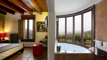 Villa, bubbelbad (Jacuzzi) | Luxe beddengoed, donsdekens, bedden met traagschuimmatrassen