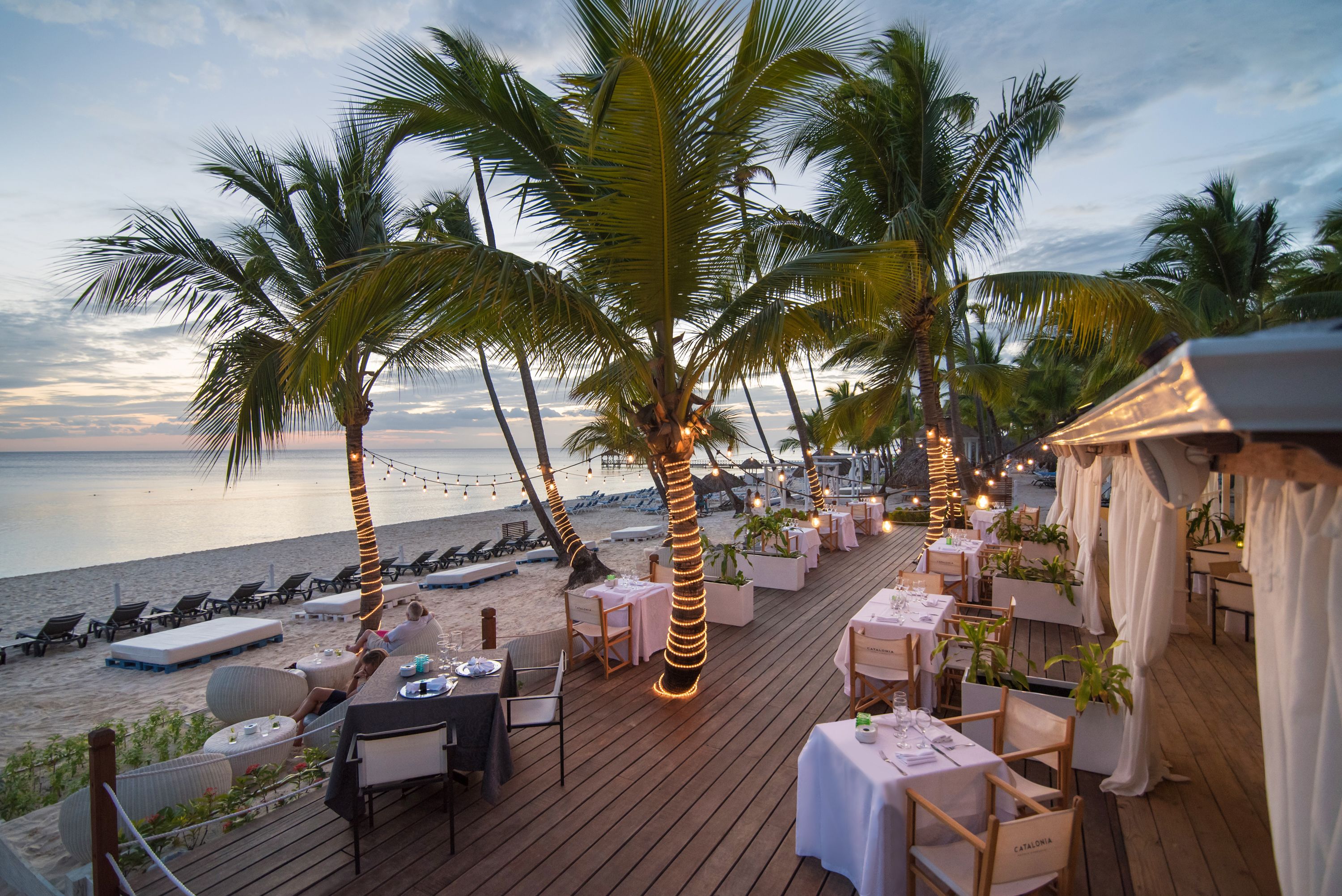 4 restaurants; breakfast, lunch, and dinner served