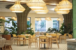 4 restauranter, der serverer morgenmad, frokost og aftensmad