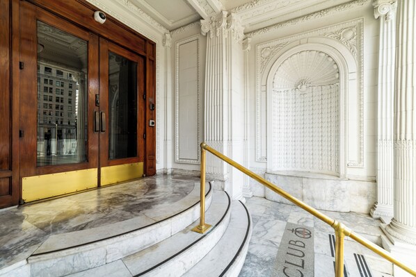 Property entrance - The Arctic Club Seattle (Seattle)