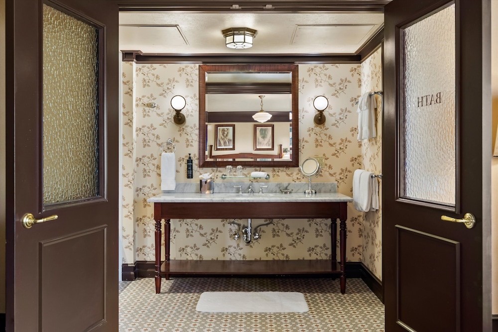 Arctic Club Hotel by null