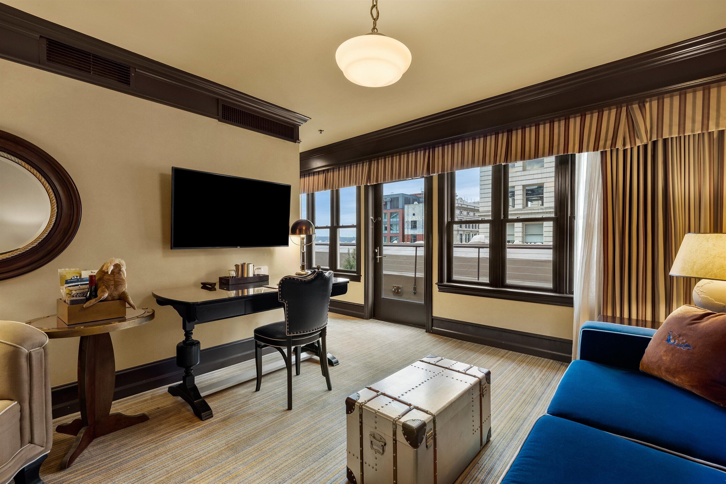 特色套房 | 起居區 | 智慧型電視、Netflix、Hulu、串流服務