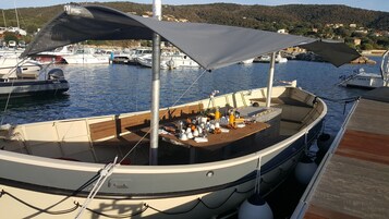 Daily buffet breakfast (EUR 25 per person)