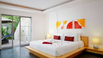 1 bedroom, in-room safe, individually decorated, desk