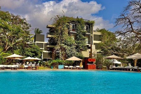 Piscine. Taita Hills Safari Resort & Spa
