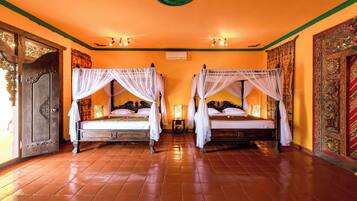 Bintang Suite 1 - Villa with Private Pool | 1 yatak odası, minibar, odada kasa, güneşlik/perde