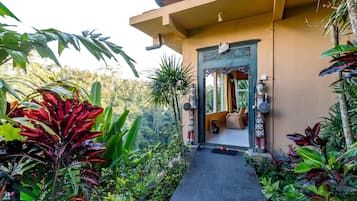 Bojog - Villa with Private Pool | Blick auf den Garten