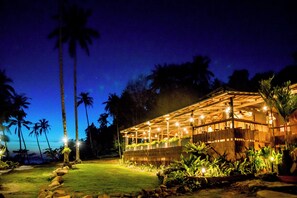 Breakfast, lunch and dinner served