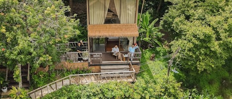 Hilltop Duplex Bungalow | Teras/patio