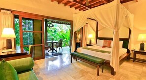 Minibar, in-room safe, desk, rollaway beds - Ananda Cottages (Ubud)
