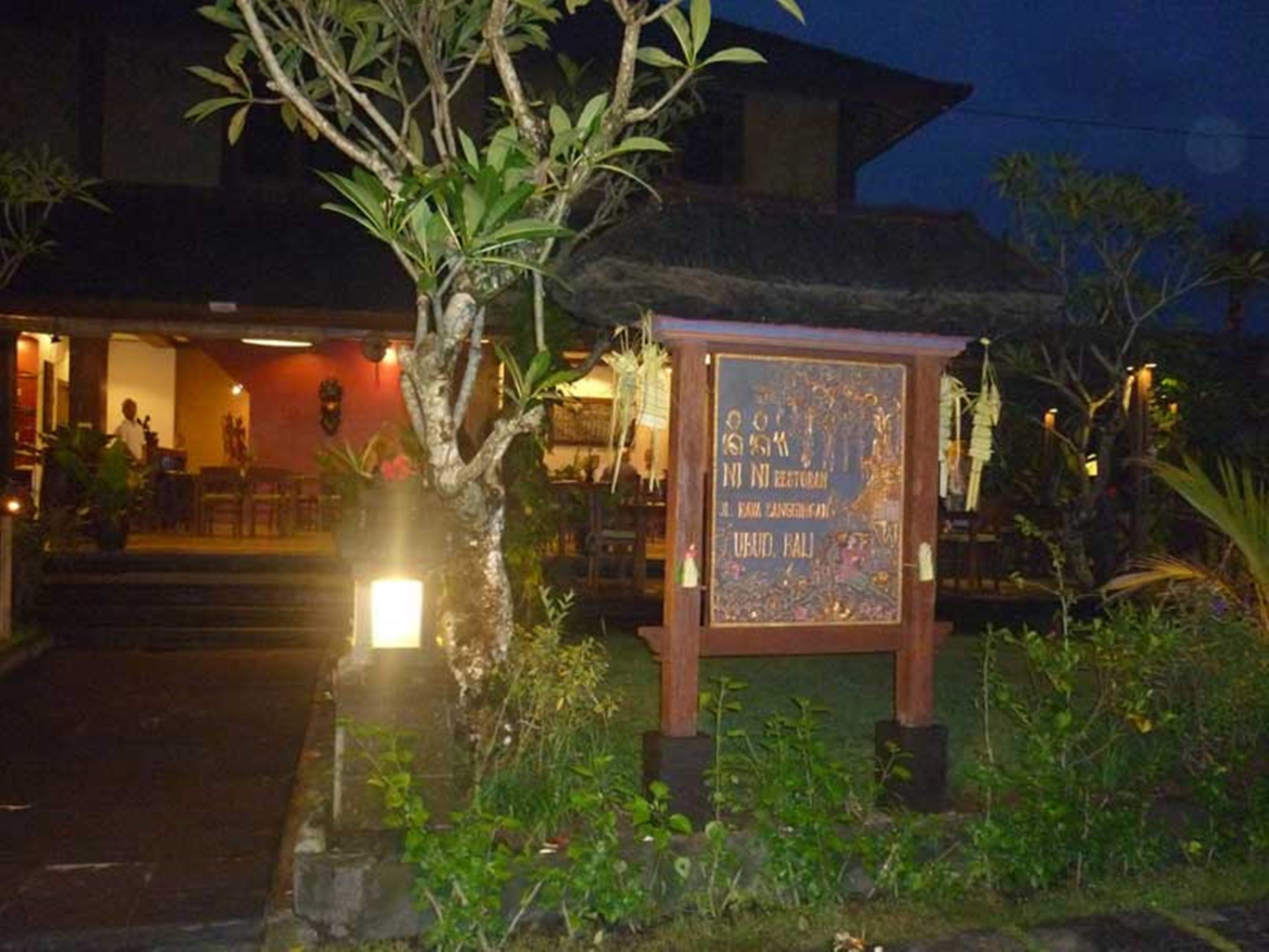 2 restaurants, breakfast served