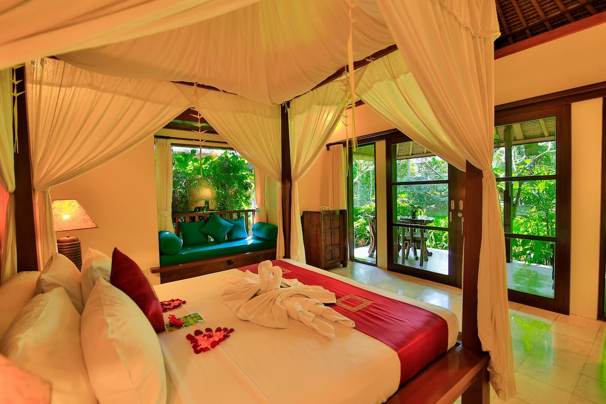 Villa Rice Field View | Minibar, in-room safe, desk, rollaway beds