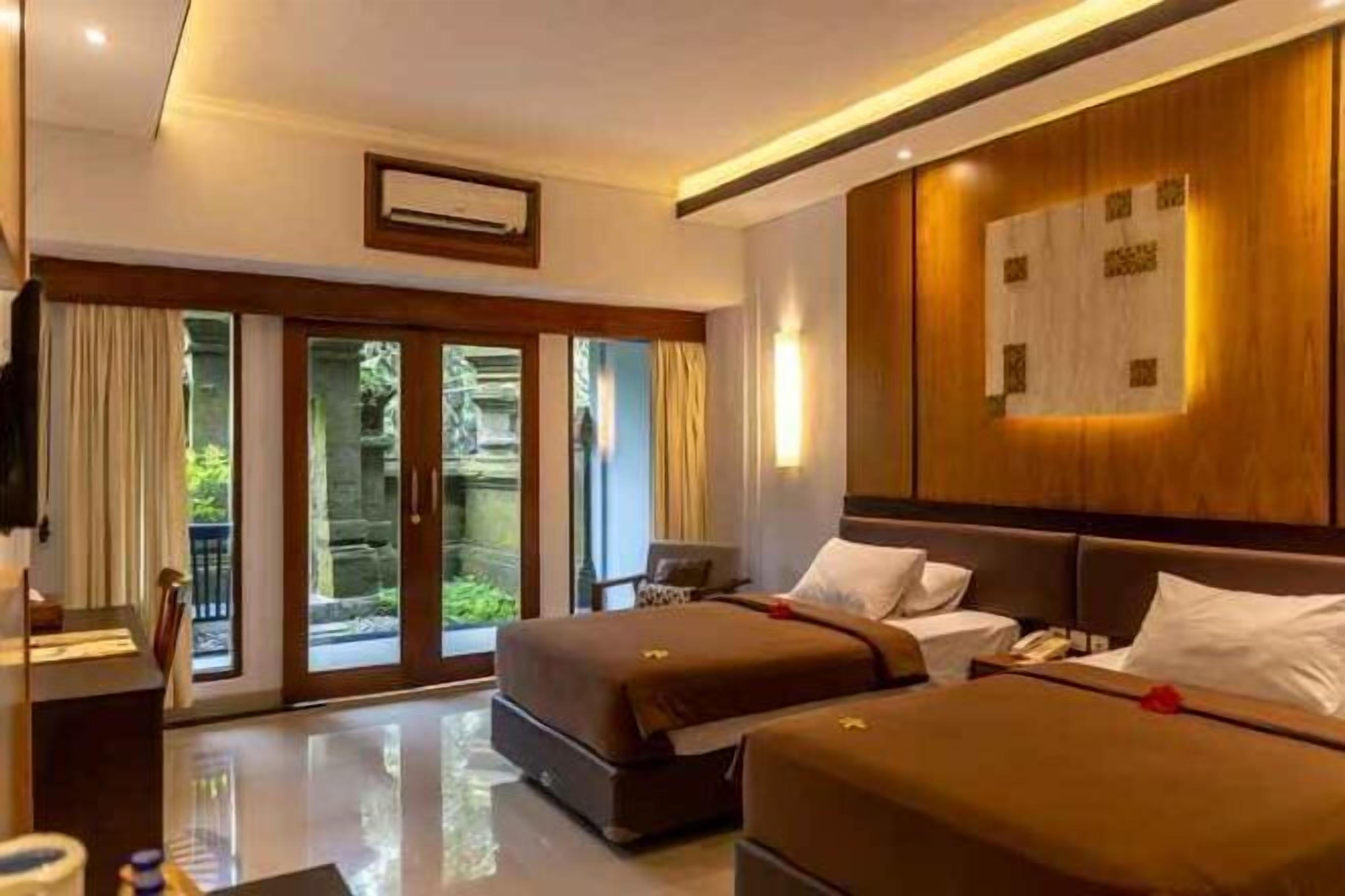 Minibar, desk, iron/ironing board, free WiFi