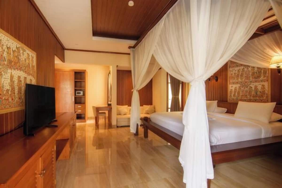 Minibar, desk, iron/ironing board (on request), WiFi (free)