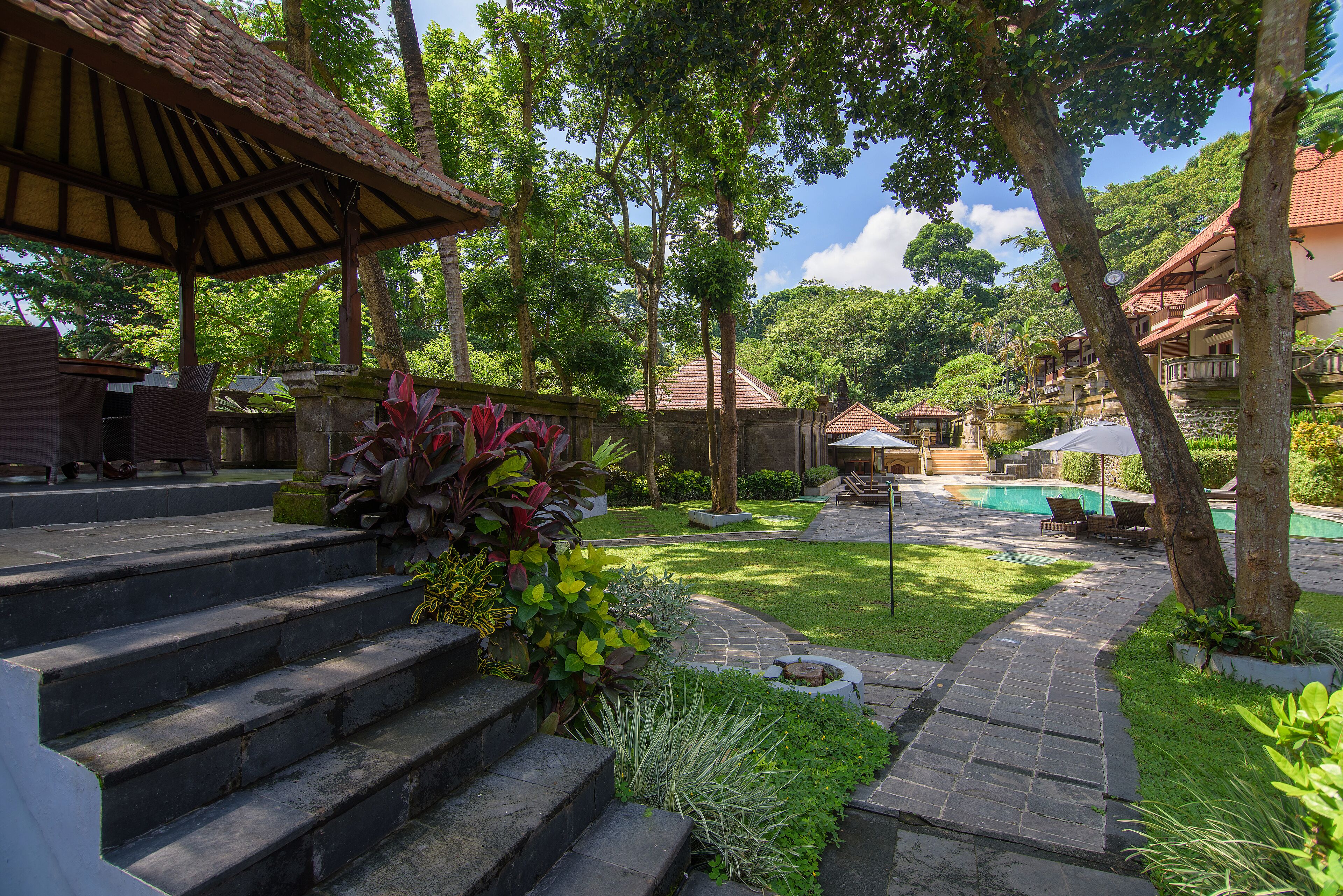 2 outdoor pools