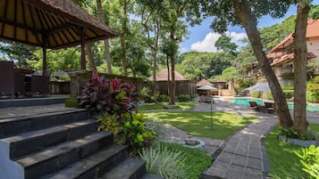 2 outdoor pools