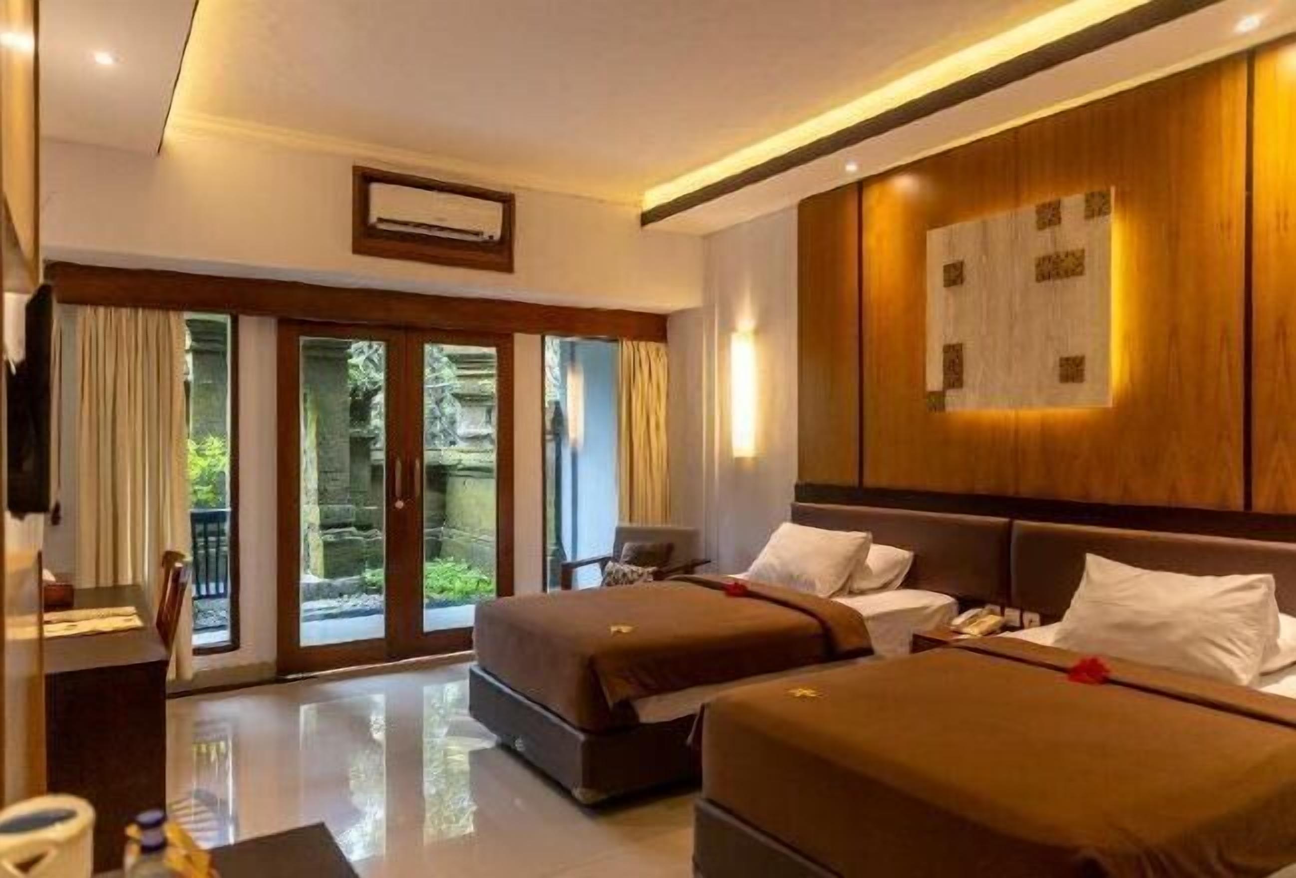 Minibar, desk, iron/ironing board, free WiFi