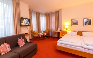 Premium bedding, in-room safe, desk, soundproofing - CityHotel Kempten (Kempten)