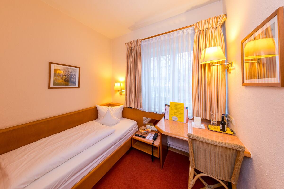 Economy Single Room | Premium bedding, in-room safe, desk, soundproofing