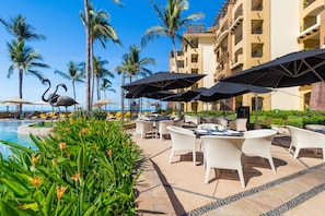 4 restaurants; breakfast, lunch, dinner, and brunch served