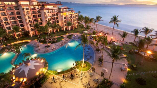 A resort with a large swimming pool, multiple balconies, and a beach view. - Villa La Estancia Beach Resort & Spa Riviera Nayarit (Nuevo Nayarit)