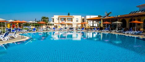 Piscina coberta i piscina a l'aire lliure