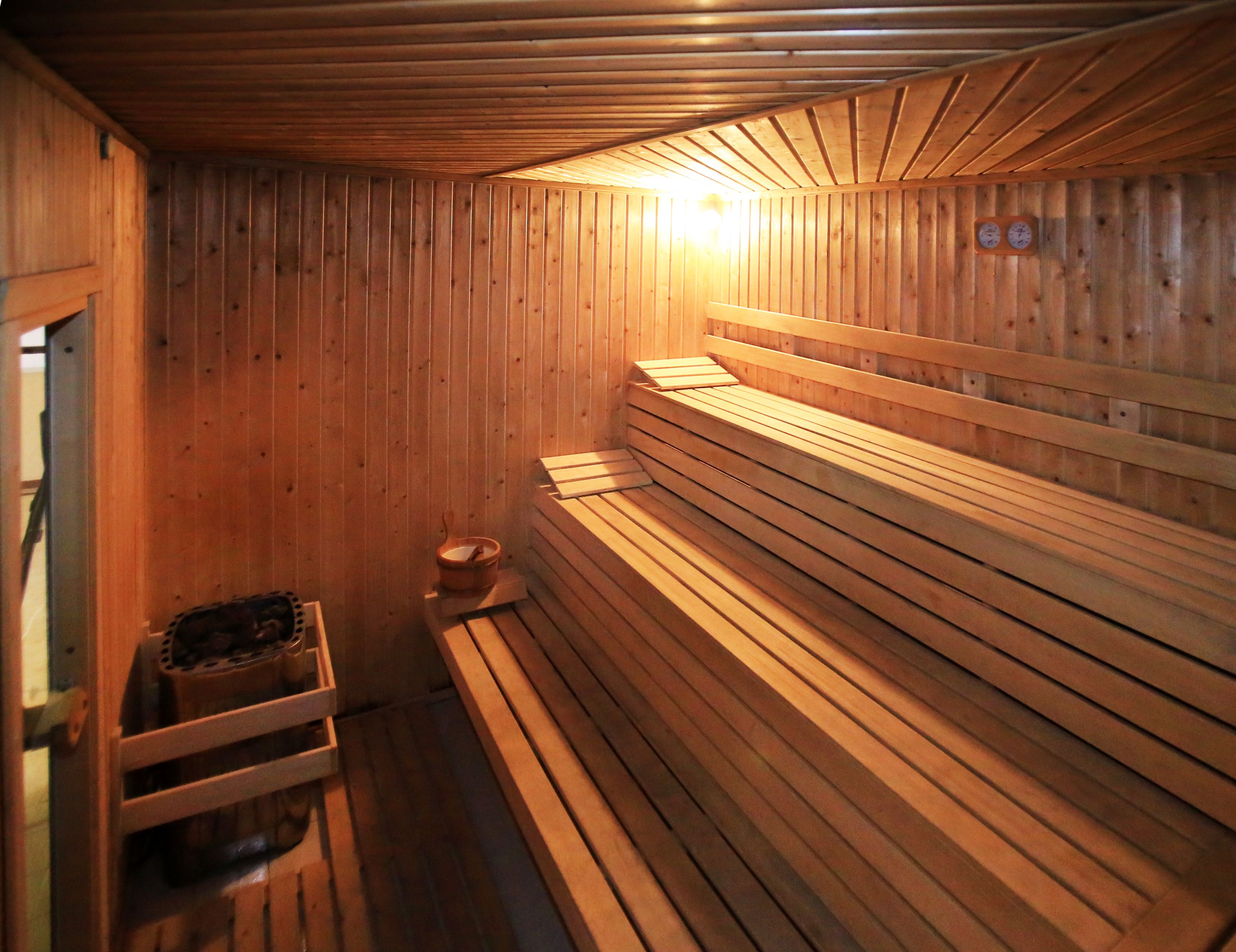 deep-tissue massages, 3 treatment rooms, manicures and pedicures