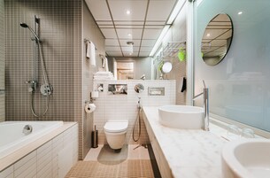 Family Room with SPA access | Bathroom | Shower, free toiletries, hair dryer, slippers