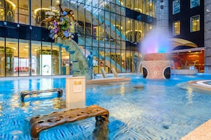 Indoor pool, seasonal outdoor pool, pool loungers