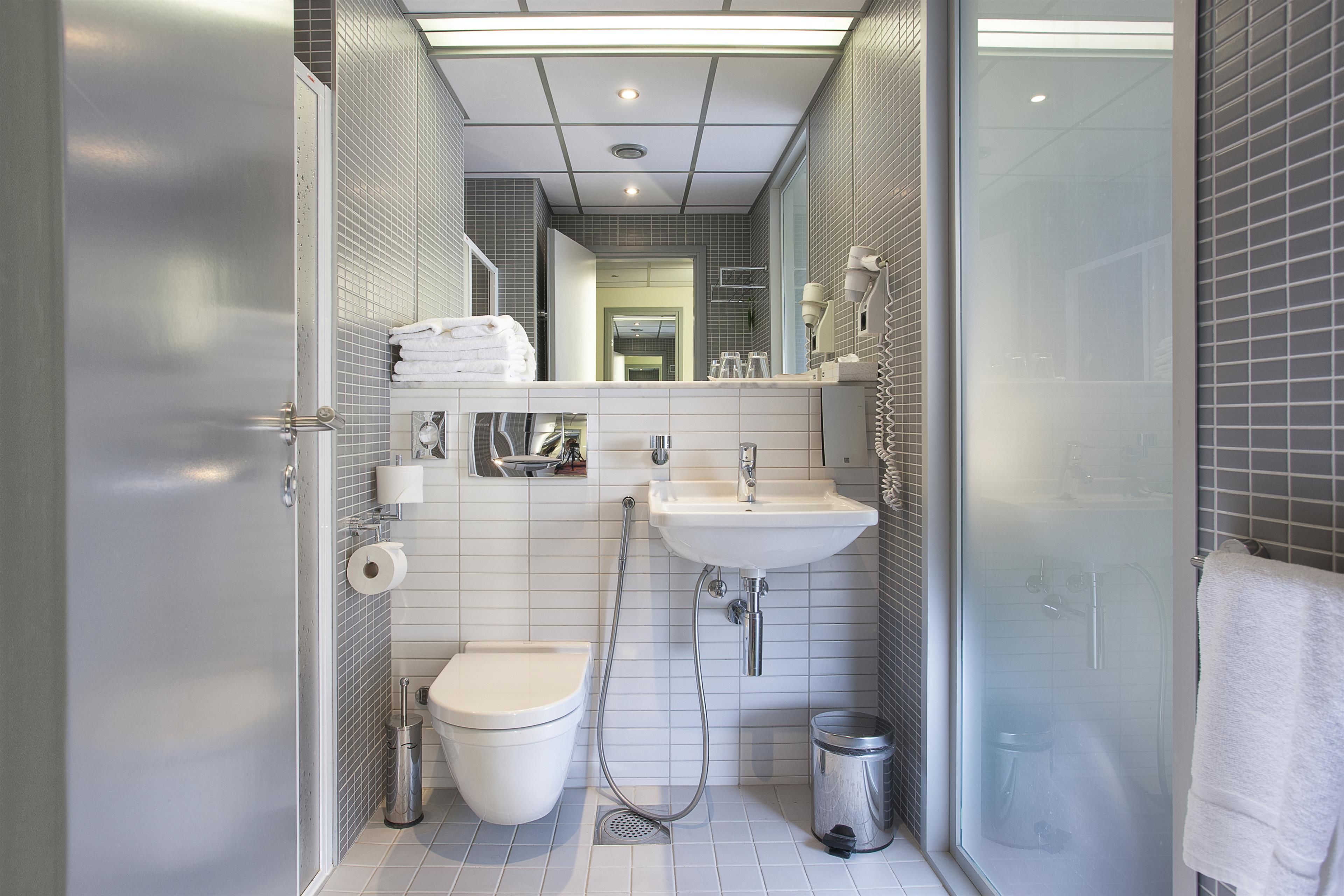 shower, free toiletries, hair dryer, slippers