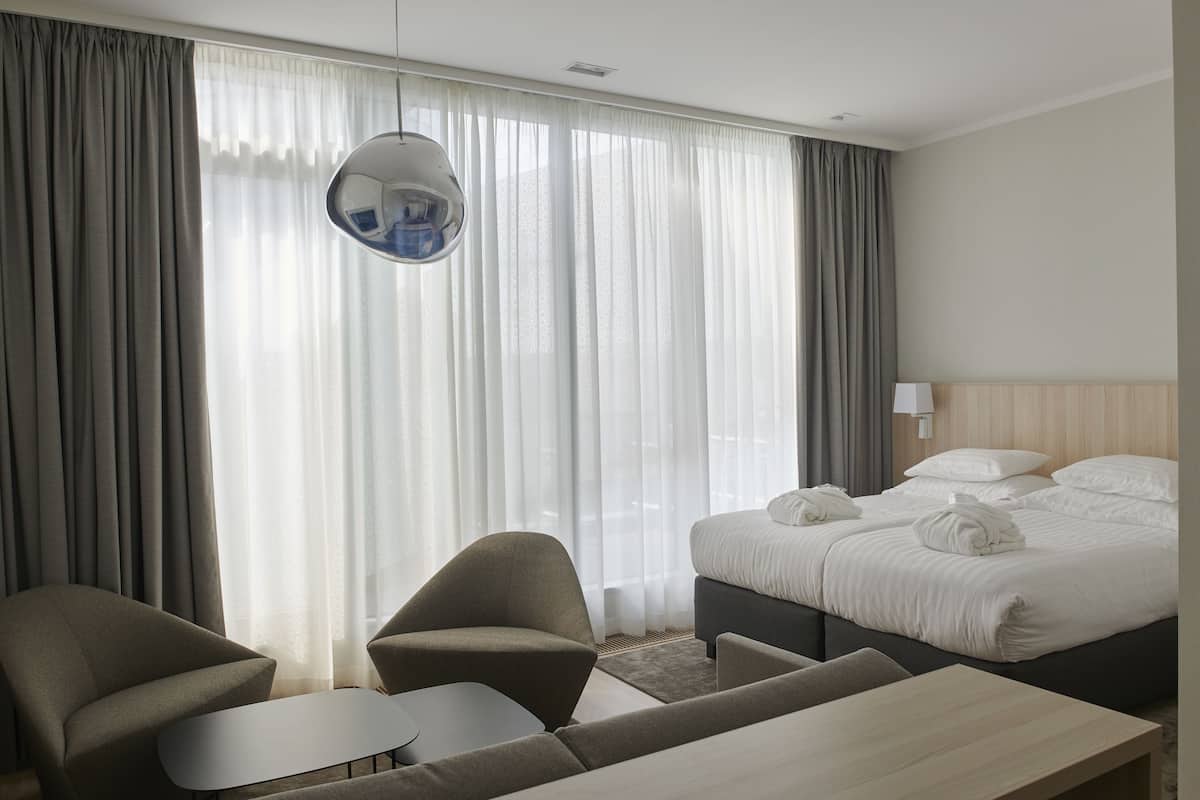 Deluxe Room with SPA access | 1 bedroom, hypo-allergenic bedding, minibar, in-room safe
