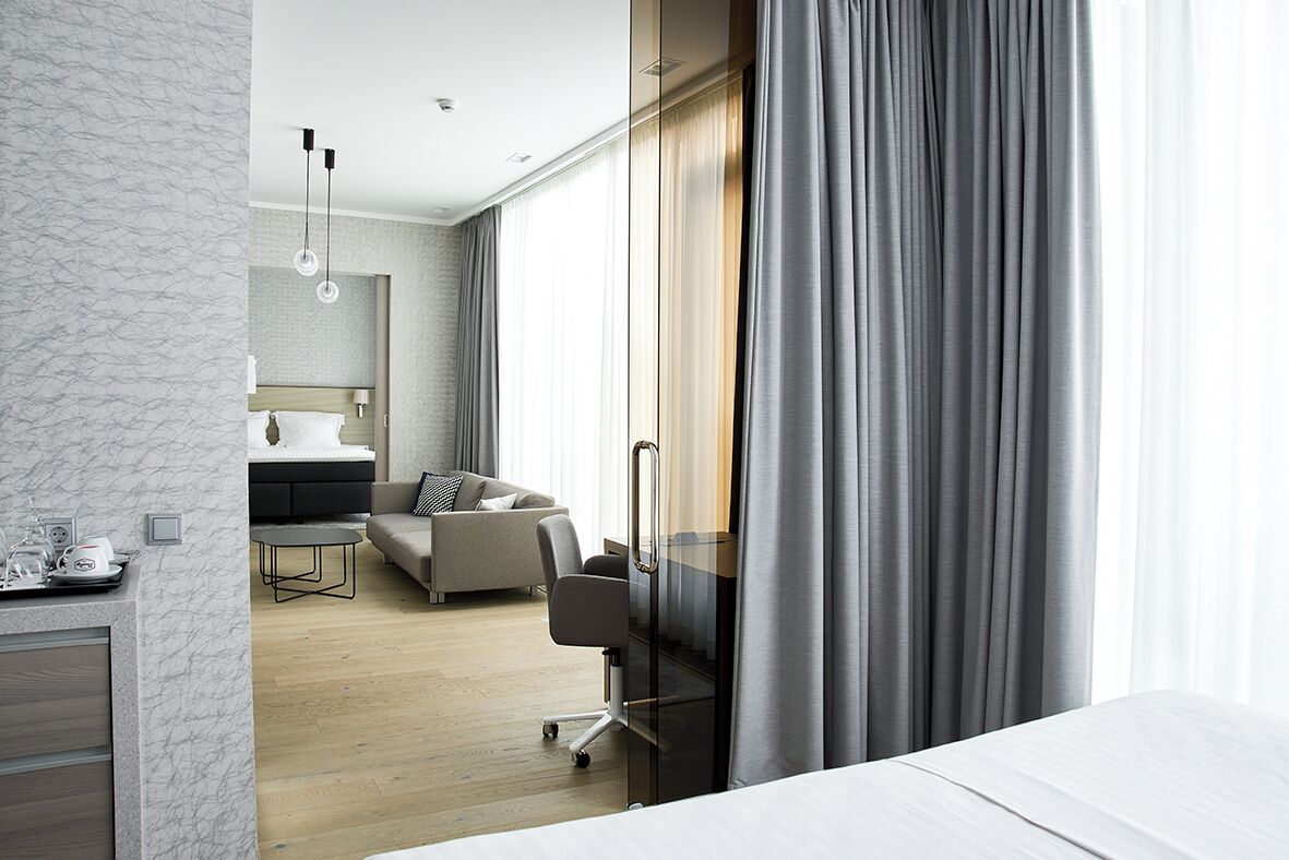 Suite, 2 Bedrooms with SPA access | 1 개의 침실, 저자극성 침구, 미니바, 객실 내 금고