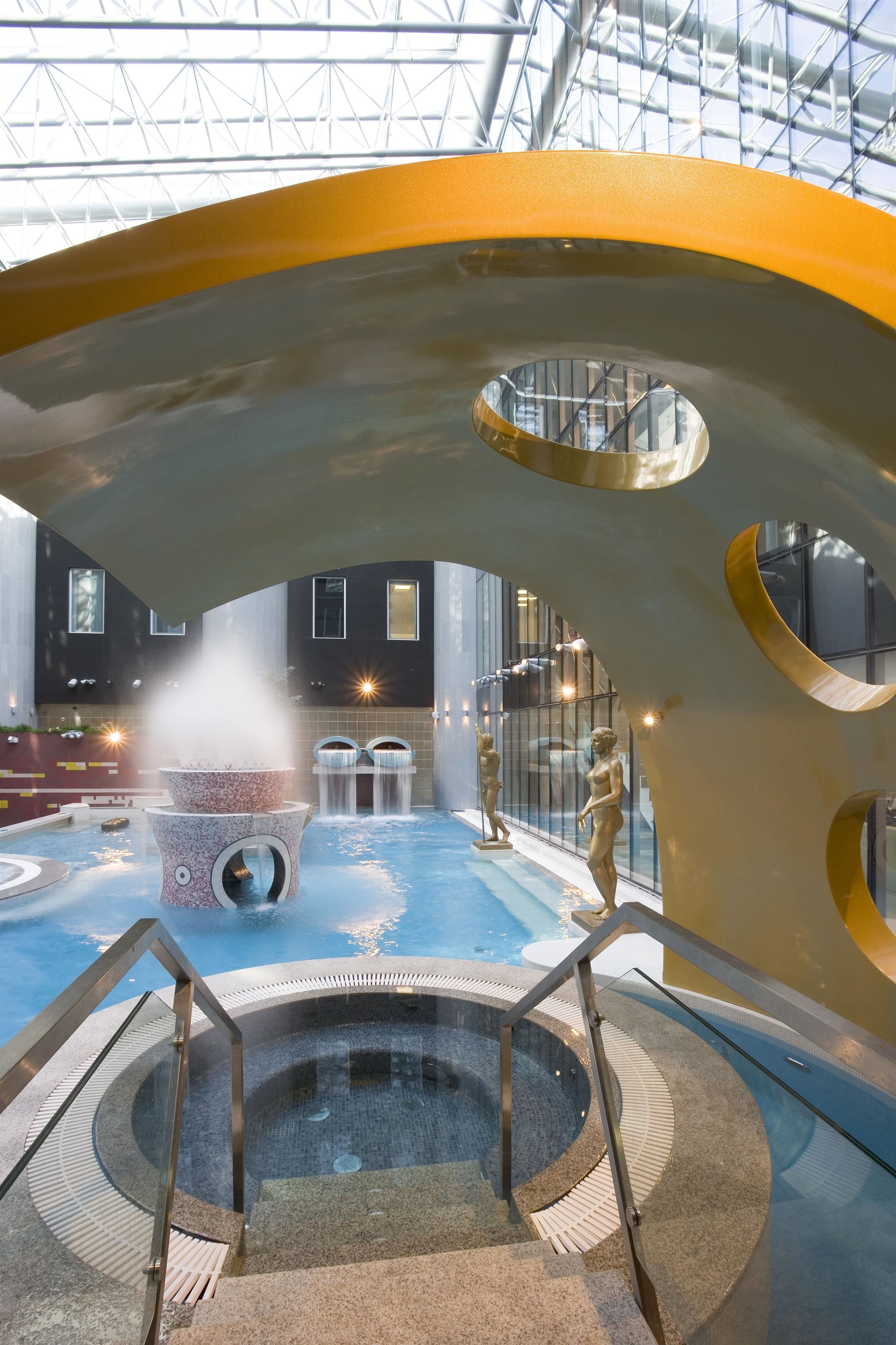 Couples treatment rooms, body treatments, body wraps, body scrubs