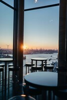 Serves lunch and dinner