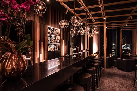 Breakfast and dinner served