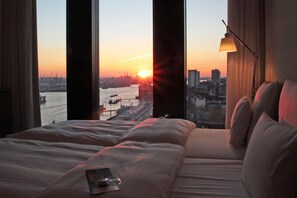 View from room - Empire Riverside Hotel (Hamburg)