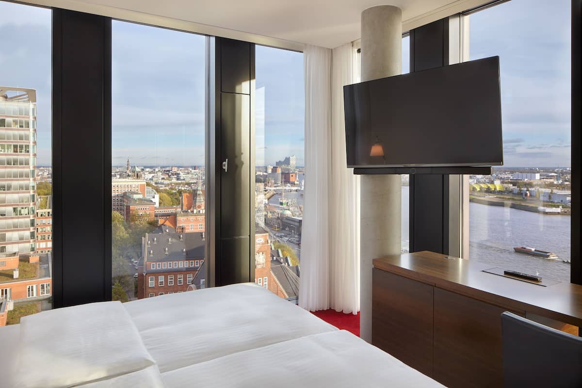 1 bedroom, hypo-allergenic bedding available, minibar, in-room safe