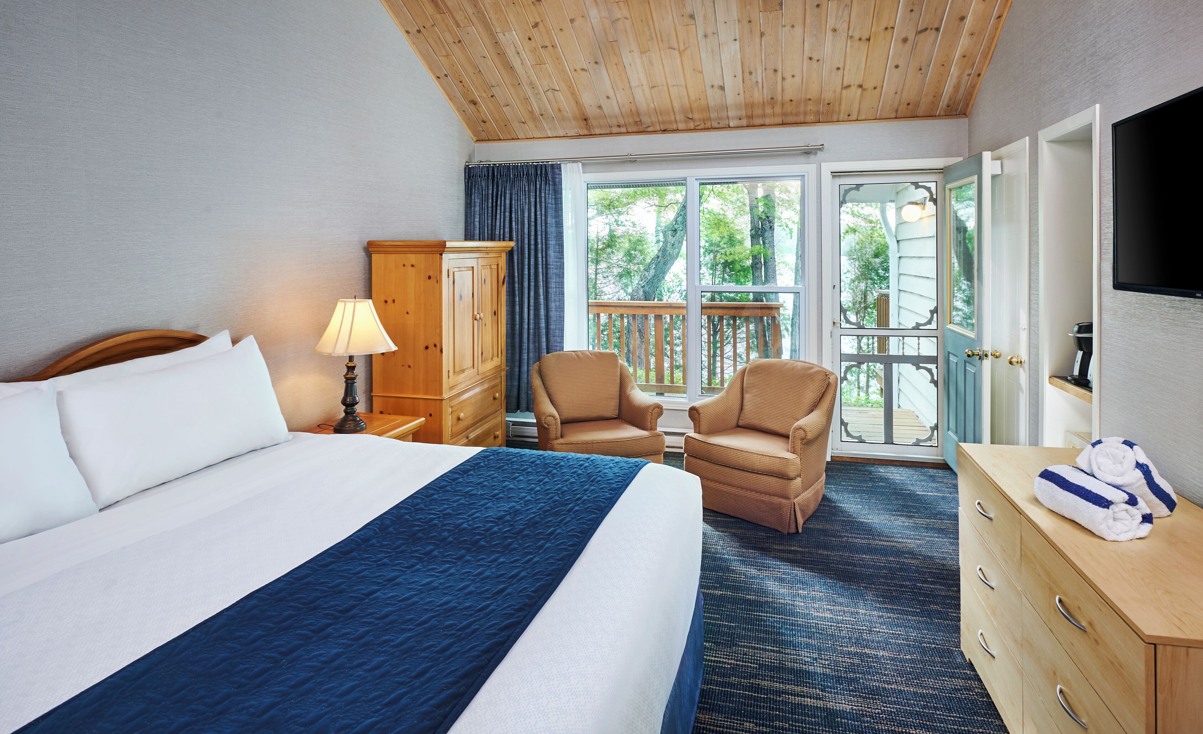 Glen Eagle Room  | 高档床上用品、加厚床垫、特色装修、特色家居