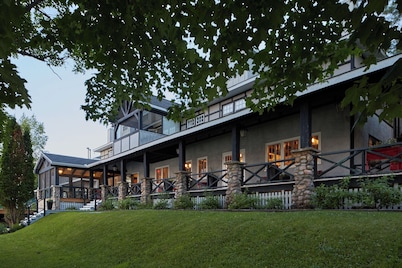 Sir Sam's Inn & Waterspa - Adults Only