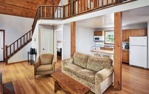 Eastwoods Cottage | Living area