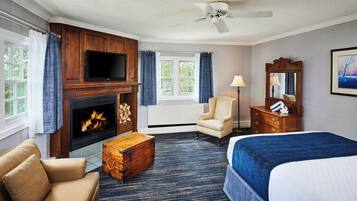 Standard Lakewinds Room I | Premium bedding, pillowtop beds, individually decorated