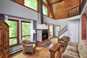 Eastwoods Cottage | Premium bedding, pillow-top beds, individually decorated - Sir Sam's Inn & Waterspa - Adults Only (Dysart et al)