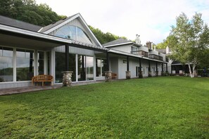 BBQ/picnic Area - Sir Sam's Inn & Waterspa - Adults Only (Dysart et al)