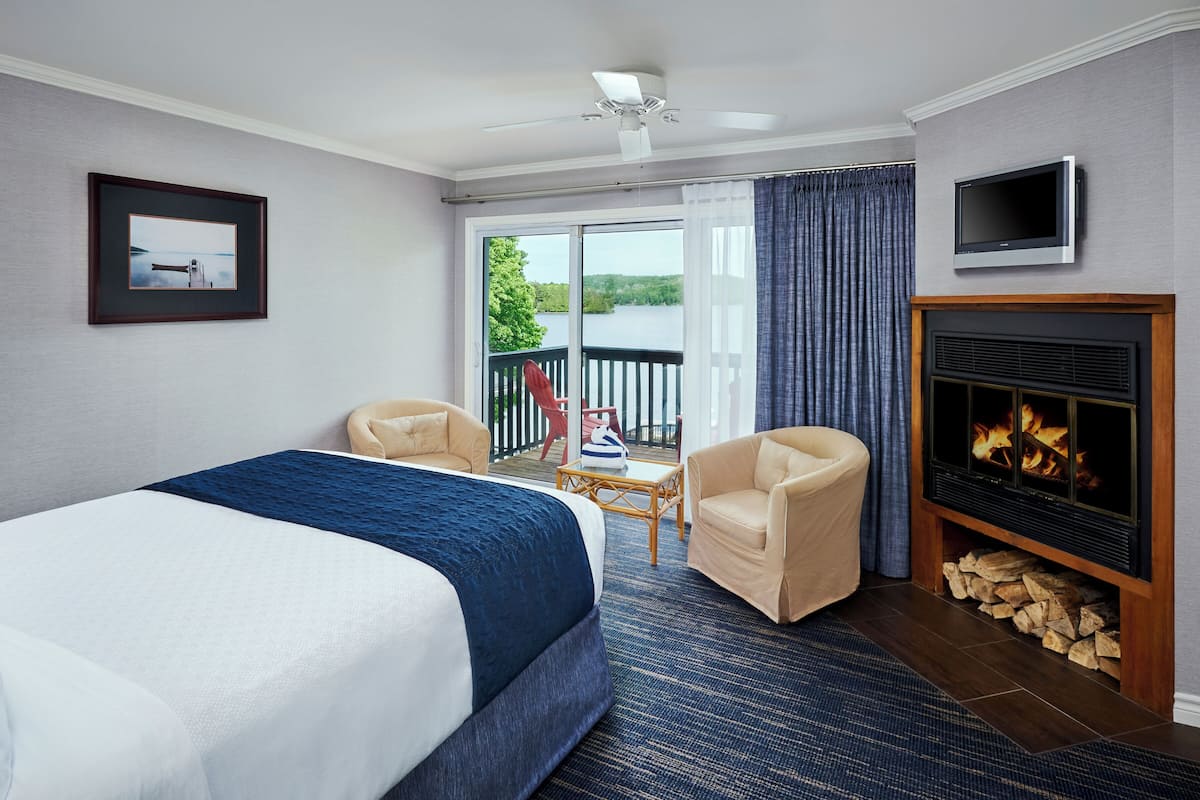 Standaard kamer, 1 queensize bed, bubbelbad, uitzicht op meer | Luxe beddengoed, pillowtop-bedden, gratis wifi, individueel gedecoreerd