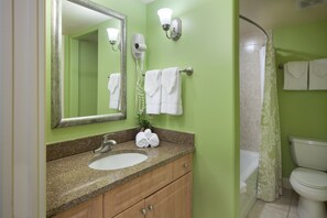 Combined shower/tub, free toiletries, hair dryer, towels - Holiday Inn Club Vacations at Bay Point Resort (Panama City Beach)