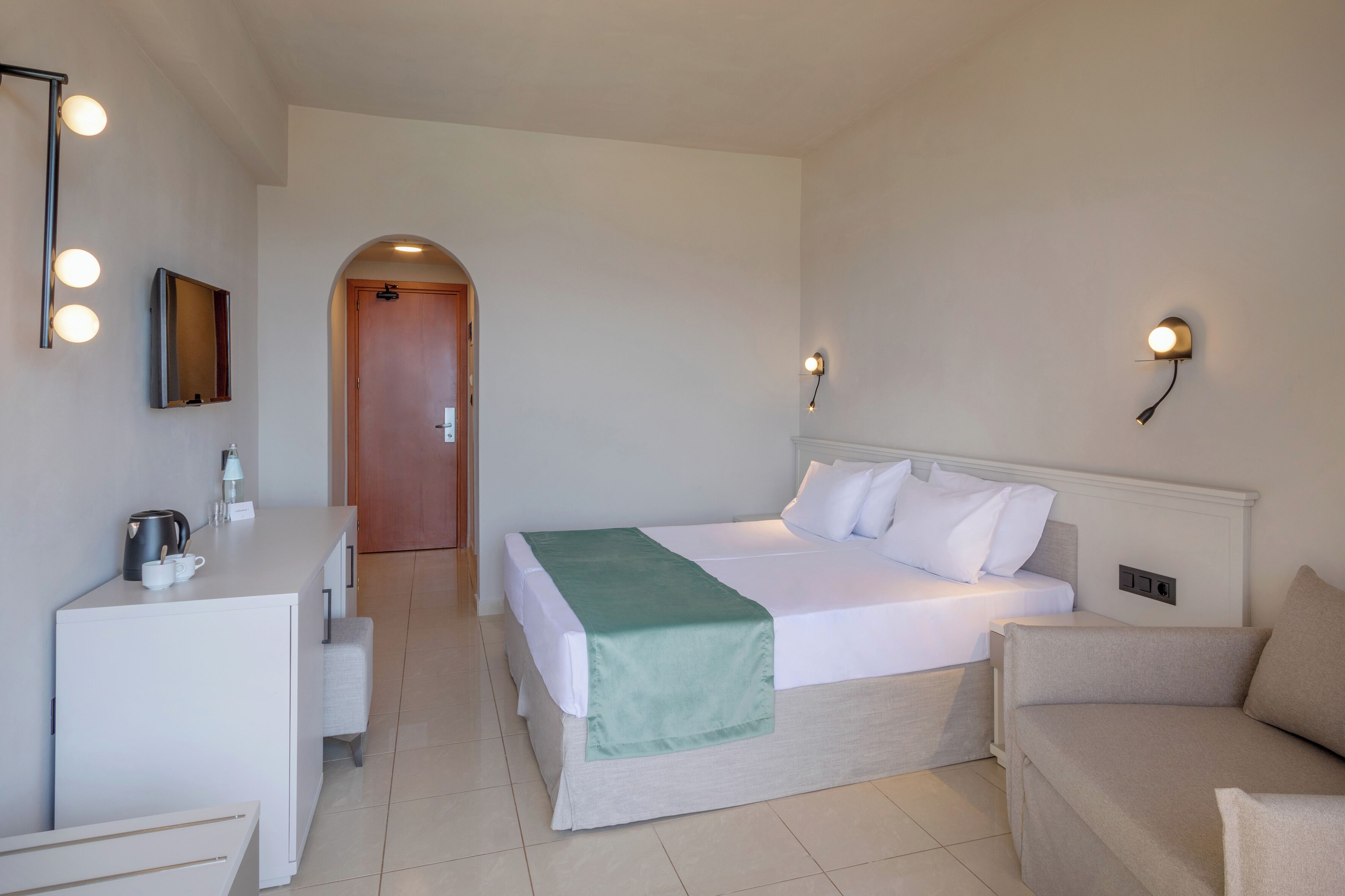 Yksilöllisesti kalustettu, työpöytä