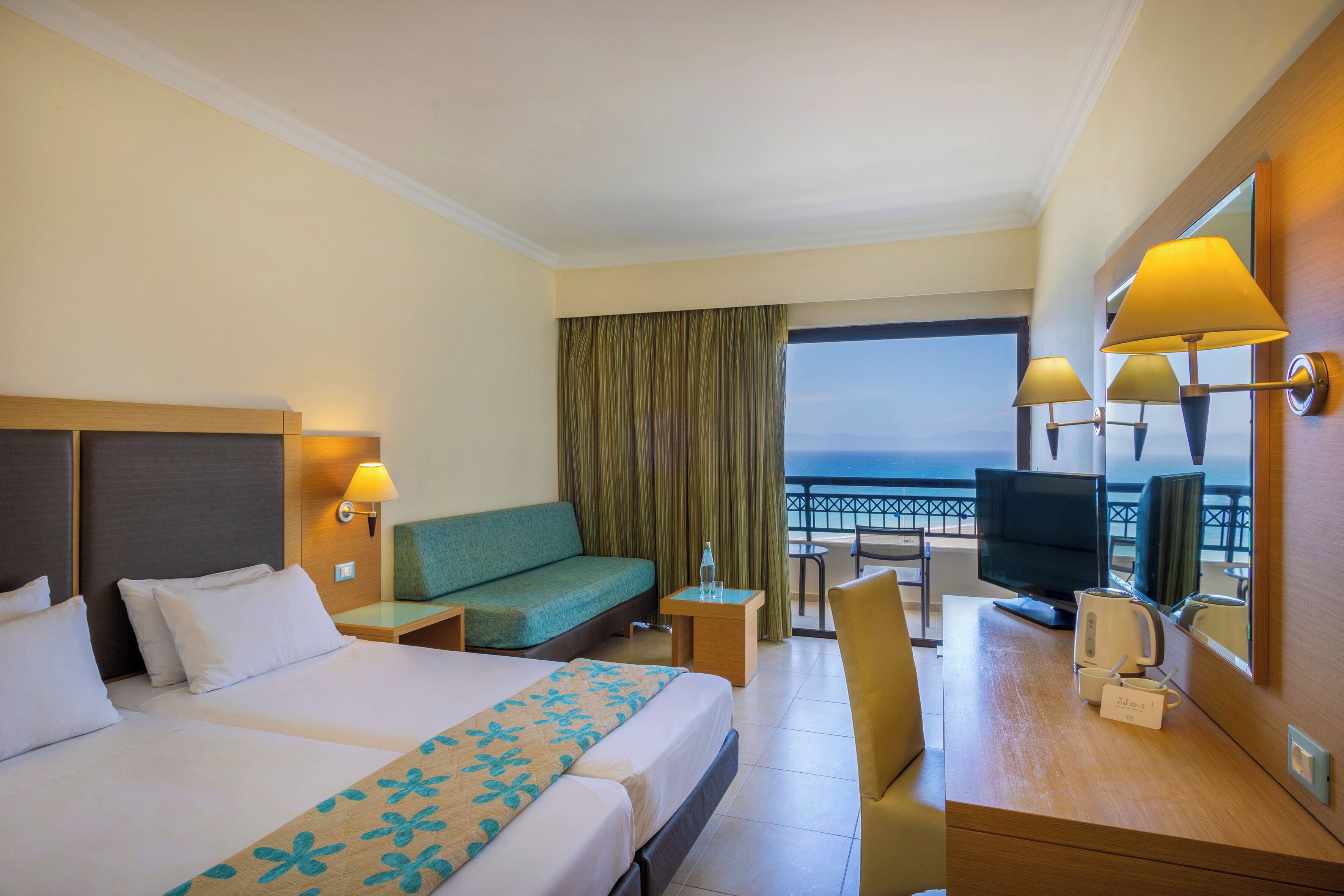 Yksilöllisesti kalustettu, työpöytä